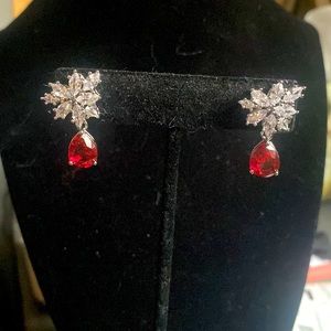 🍄2/$25.00🍄 Ruby Teardrop Earrings